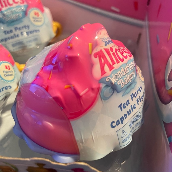 💜Alice’s wonderland bakery tea party capsule figures color reveal series 1 - Picture 4 of 8